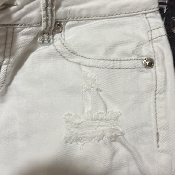 White distressed denim shorts - Picture 7 of 8